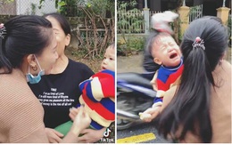 Con ngơ ngác không nhận ra mẹ, bế còn khóc oà sau 4 tháng xa cách: Phụ huynh đồng cảm