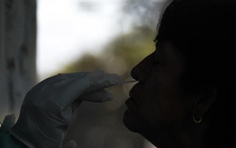 Cảnh báo tâm lý 'ai rồi cũng trở thành F0' và lý giải của chuyên gia vì sao cần tránh bị nhiễm biến thể Omicron?