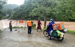 Quảng Bình: Nhiều làng bản tiếp tục bị chia cắt do mưa lũ