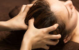 Thực hư cách massage da đầu giúp giảm rụng, kích thích tóc mọc?