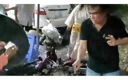 Hãi hùng ô tô 4 chỗ bất ngờ lao vào đám tang, nhiều người bị thương