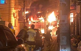 Cháy nhà trong ngõ nhỏ Hà Nội