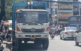 Xe chở rác mất thắng gây tai nạn liên hoàn ở TP.HCM