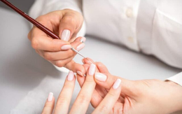 Tác hại khi sơn móng tay thường xuyên