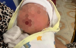 Bé sơ sinh còn nguyên dây rốn bị bỏ rơi trước nhà dân 
