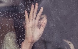 Cùng đồng nghiệp vào nhà nghỉ, thấy chồng ở phòng kế bên