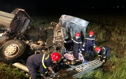 Thanh Hóa: Xe tải bốc cháy dữ dội sau khi tai nạn khiến 2 người tử vong