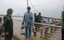 Ứng cứu tàu cá cùng 2 ngư dân Quảng Trị bị sóng đánh chìm trên biển