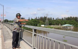 Người phụ nữ khai lý do dắt con nhỏ lên cầu định tự tử