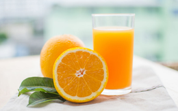 4 nhóm người được khuyến cáo không nên uống nước cam