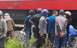 Tàu hoả tông và kéo lê người phụ nữ khoảng 1km