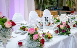 Mừng cưới bạn thân bằng nhẫn vàng, đến cưới mình bạn gửi đúng một tin nhắn