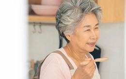 Ngày trở về quê, mẹ chồng cho vàng nhưng tôi không dám nhận