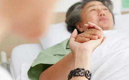 Di nguyện của mẹ chồng làm vợ chồng tôi hoang mang
