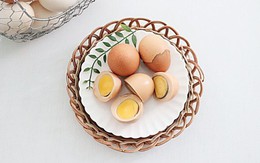 Học người Hàn cách làm trứng nướng muối bằng nồi cơm điện vừa dễ vừa ngon