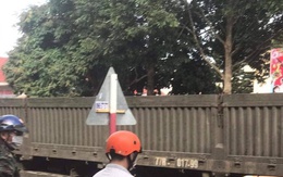 Va chạm xe đầu kéo, nữ sinh lớp 11 bị cán tử vong