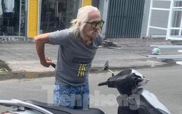 Tin mới về cụ ông 'cưỡi' xe máy, cầm dao dọa chém người gây náo loạn đường phố