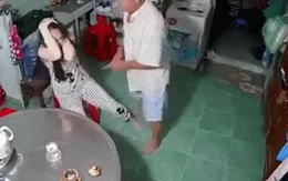 Con gái 17 tuổi bị cha đánh tới tấp vì đi chơi về muộn