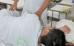 Dùng khoan mở nắp thùng phuy dầu, giám đốc công ty cơ khí trọng thương