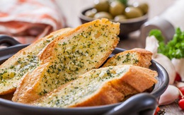 Cách chế biến bánh mì bơ tỏi thơm phức cực ngon