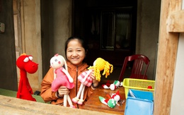 Nghị lực đáng khâm phục của cô gái mắc bệnh xương thủy tinh ở Quảng Trị