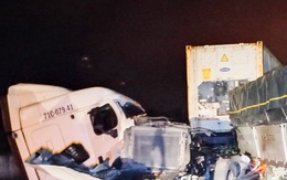 Cabin xe đầu kéo văng xuống đường sau tai nạn trên cao tốc