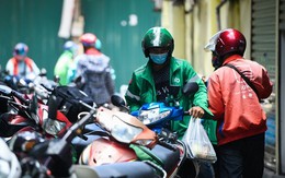 Người Việt 'nghiện' dịch vụ giao đồ ăn và mua hàng online