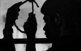 Hiệu trưởng trường tiểu học chết trong tư thế treo cổ