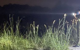 Lật ghe ở Bình Dương, 1 người tử vong, 1 người mắc kẹt ở cồn đất