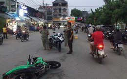 Nam thanh niên bất ngờ bị đâm nhiều nhát khi chạy xe trên đường