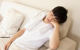 Anh hàng xóm qua rủ đi làm cùng, chồng tôi đáp trả một câu đắng ngắt