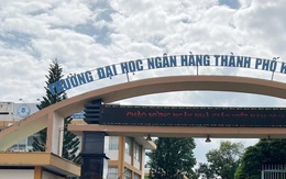 Bảo vệ trường đại học tử vong, gục trên bàn làm việc