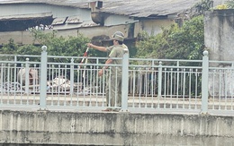 Thi thể người đàn ông nổi trên kênh ở TP.HCM