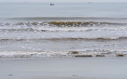 Phát hiện thi thể nam sinh trôi dạt vào bờ biển Hà Tĩnh