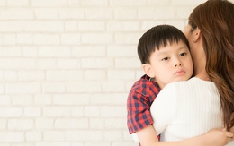 Nhìn con ăn bát mì tôm nở bung bét, nước mắt tôi rơi lã chã