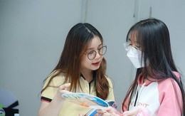 Sinh viên xoay xở tìm việc làm thêm cận tết