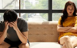 Nửa đêm, chồng về nhà với mùi nước hoa nữ nhưng không chịu ký đơn ly hôn