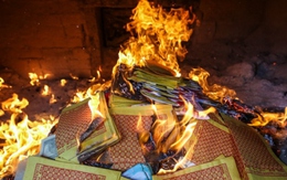 Cẩn trọng khi thắp hương thờ cúng, đốt vàng mã trong Tết và lễ hội đầu năm 2023