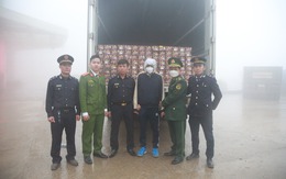 Bắt đối tượng vận chuyển 130kg pháo từ Lào về Việt Nam