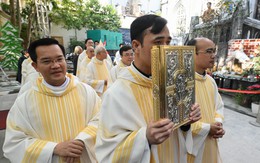Nhà thờ Lớn Hà Nội sôi động trong ngày chính lễ Giáng sinh