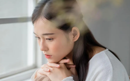 Tôi từng giúp bạn 100 triệu, khi tôi túng thiếu, bạn tặng lại một câu chua chát