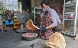 Tất bật đến đêm vẫn không đủ bánh đa bán Tết