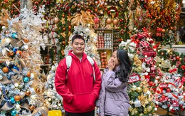 Phố cổ Hà Nội 'lên đồ' rực rỡ chờ đón Giáng sinh