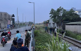 Nam thanh niên đứng trên đường ray bất chấp đoàn tàu đang lao tới