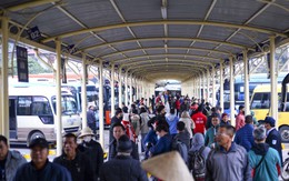 Bến xe “tăng nhiệt” khi người dân kéo nhau về quê nghỉ Tết Dương lịch
