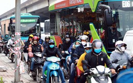 Chật vật rời thủ đô về quê ngày đầu nghỉ Tết Dương lịch