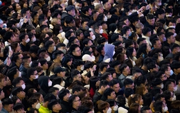 Biển người đón năm 2023 ở trung tâm Hà Nội