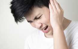 Chàng trai bị điếc đột ngột vì 2 thói quen xấu thường thấy ở người trẻ
