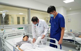 Bé trai 13 tuổi bỏng mặt, nát tay vì bình ga mini phát nổ
