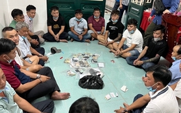 Sòng bạc ngày giáp Tết “hô biến” thành bàn nhậu khi thấy công an